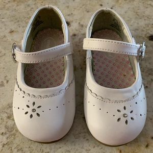 White leather girls shoes toddler size 5